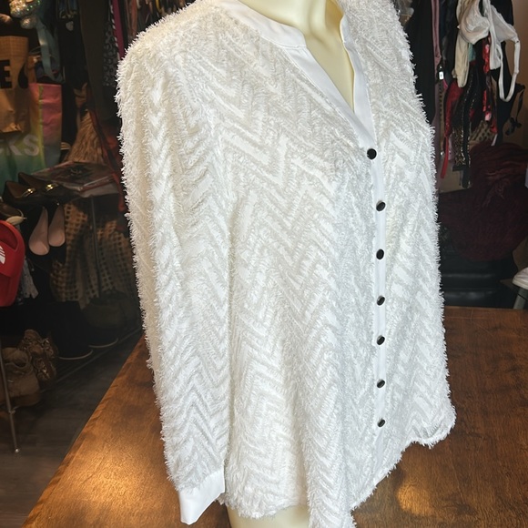 Alfani White fuzzy blouse - Picture 5 of 15